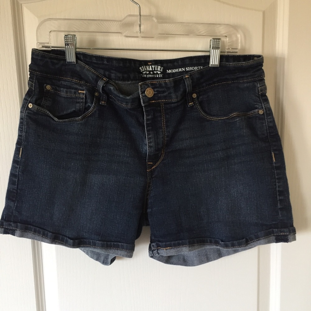 Levi's Signature Modern denim shorts, Size 14